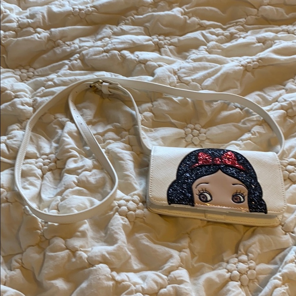 Danielle Nicole Snow White crossbody